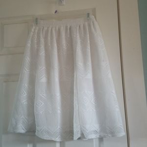 Medium white patterned skirt